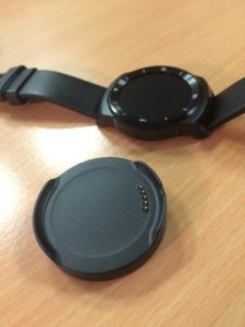 La LG Watch R et son socle de recharge IMG_7086
